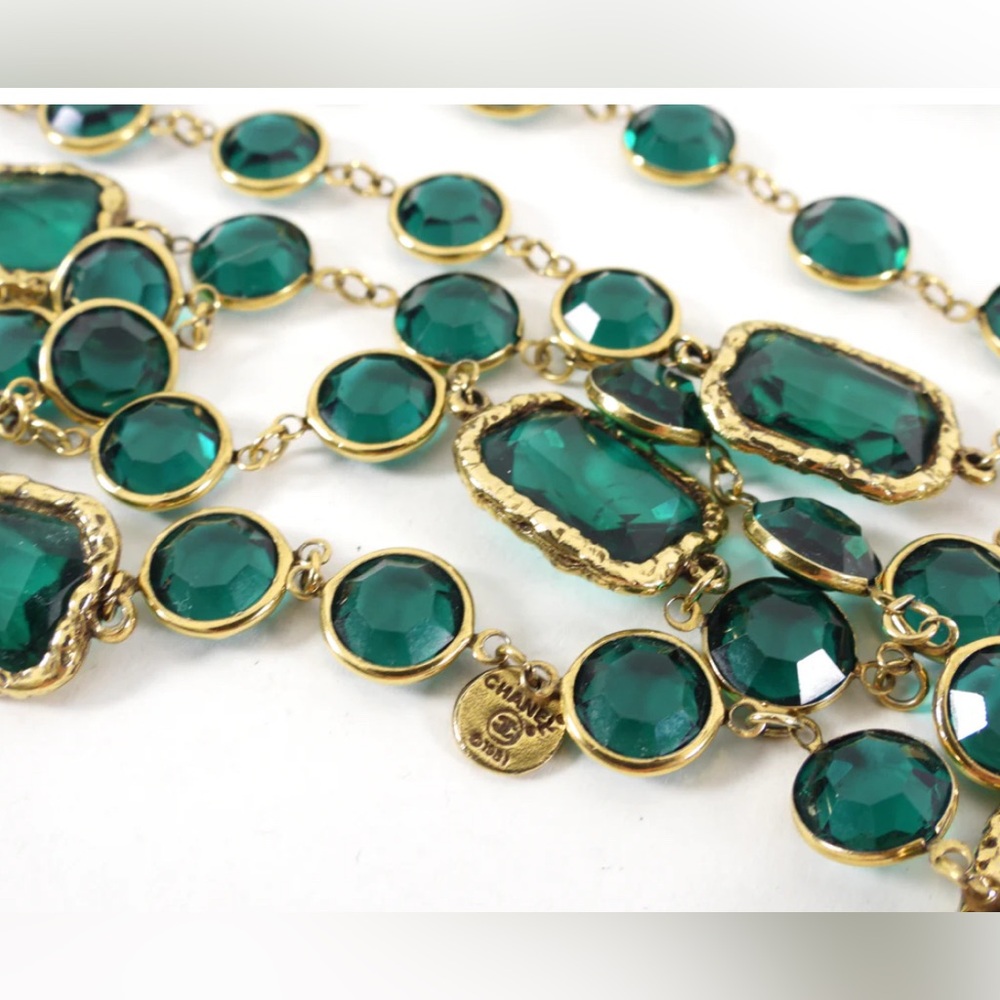 Vintage CHANEL Gripoix Glass Emerald Crystal Chicklet Sautoir Statement Necklace